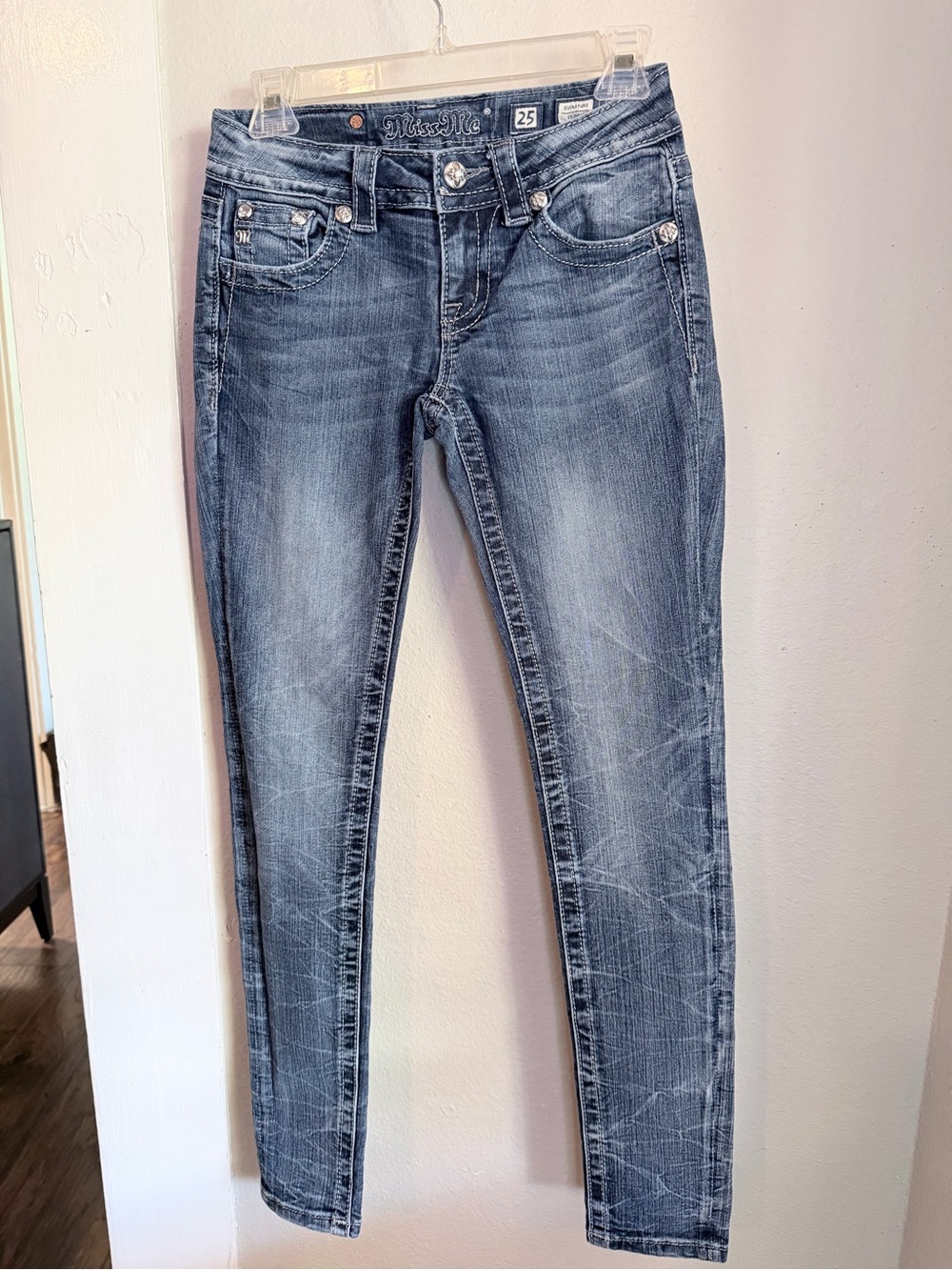 Miss Me Skinny Blue Stretch Jean Wings Embroidered Pockets 25 X 31